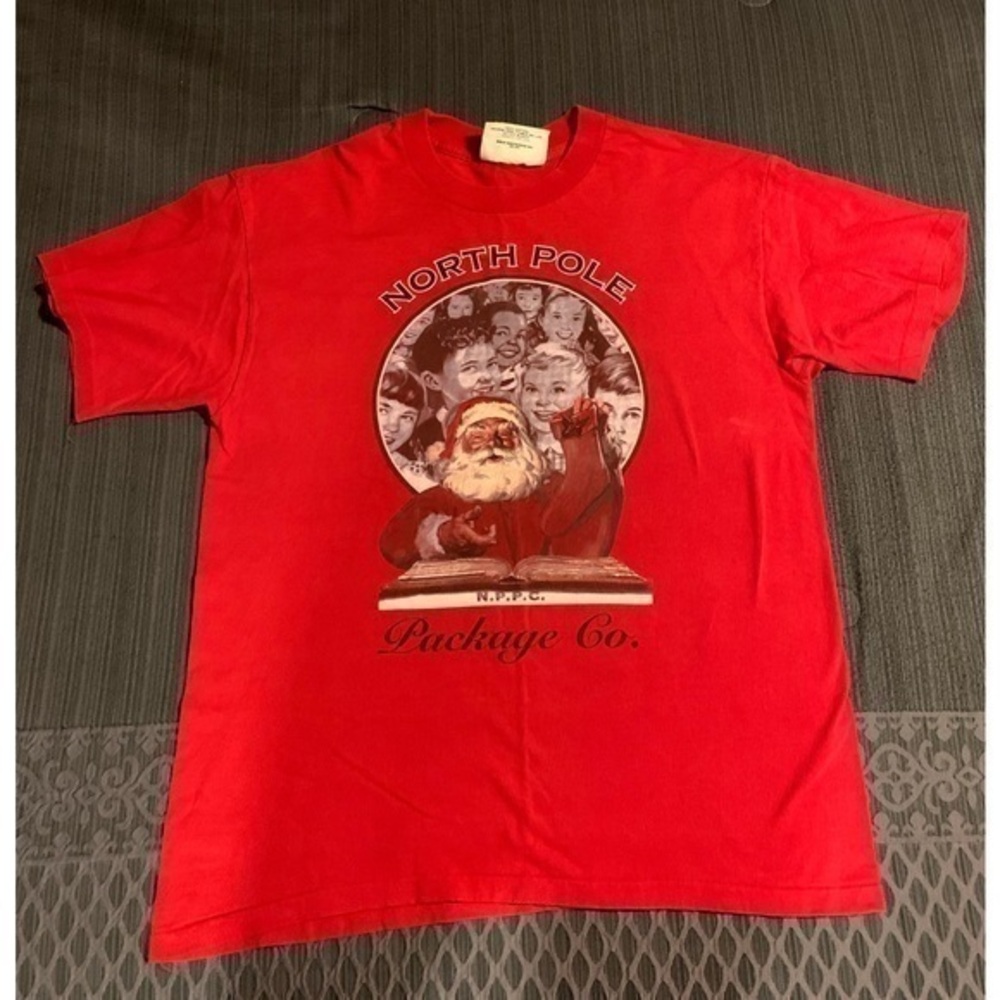 Vintage Christmas Pinup Santa Clause T-shirt Tee North Pole Packing Co Red